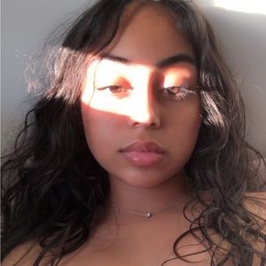 Meet your Posher, Iris